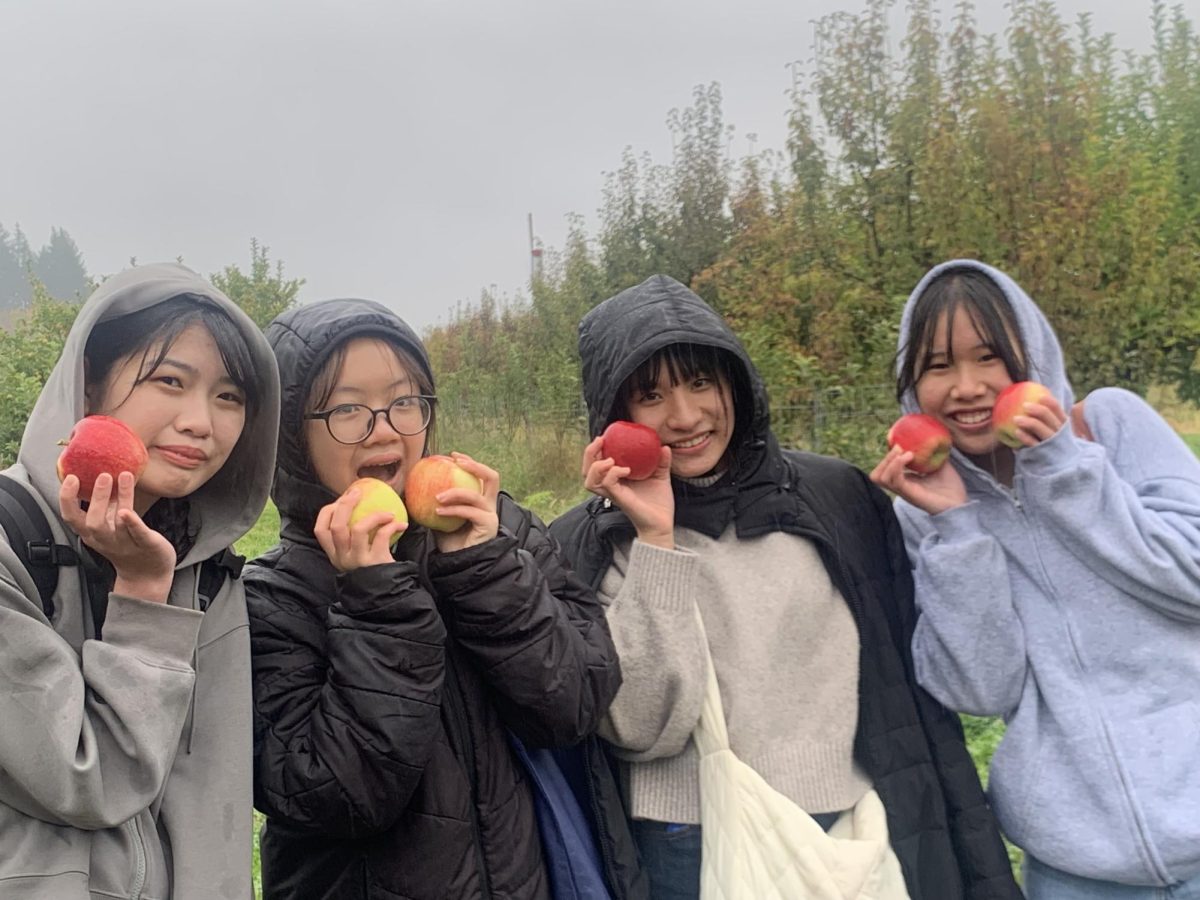 International Students Go Apple Picking